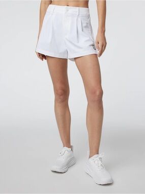 Vuori White Solar Shorts- Size M- NWT!! $78